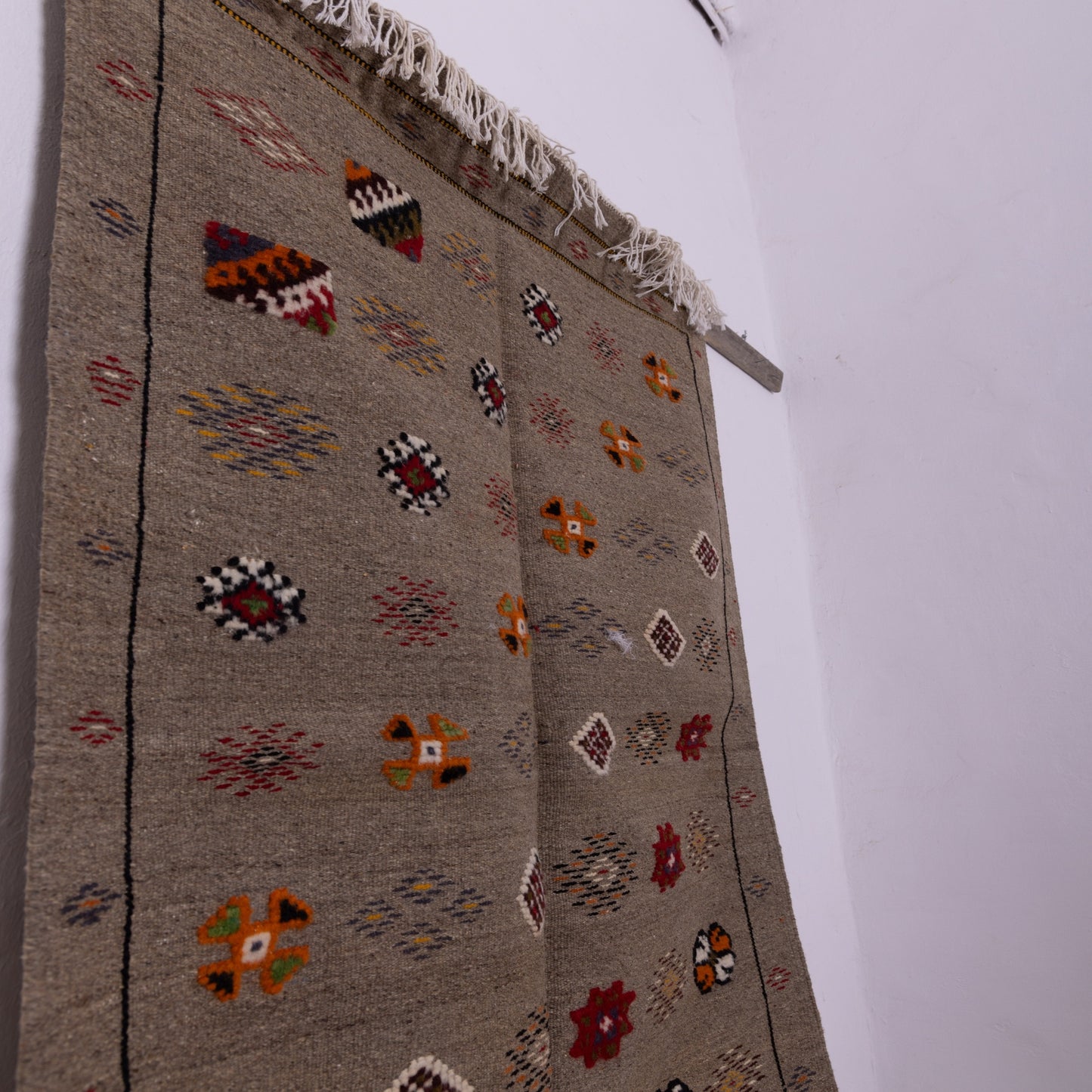 Handwoven Moroccan Akhnif Rug – Earthy Beige & Berber Symbolism Wool & Cotton Carpet