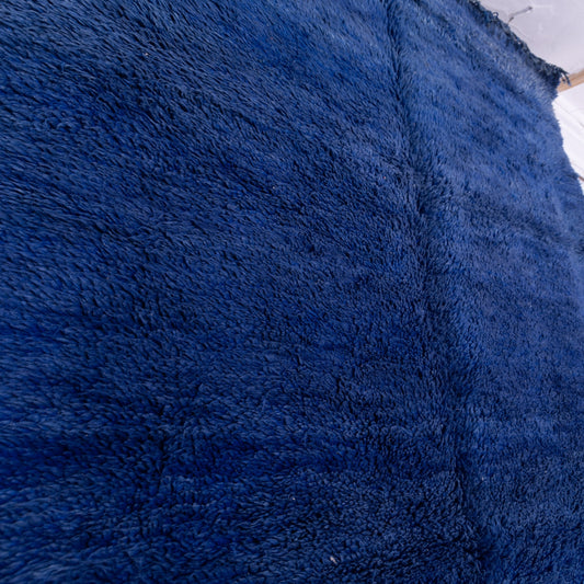 Vintage Moroccan Berber Rug – Handwoven Wool from Moyen Atlas – Deep Majorelle Blue Minimalist Design – Authentic Beni Mguild Carpet – Bohemian & Modern Home Decor