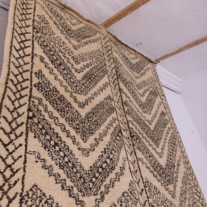 Vintage Moroccan Berber Rug – Handwoven Wool Carpet with Unique Chevron Tribal Pattern ; 11,81 ft / 6,56 ft