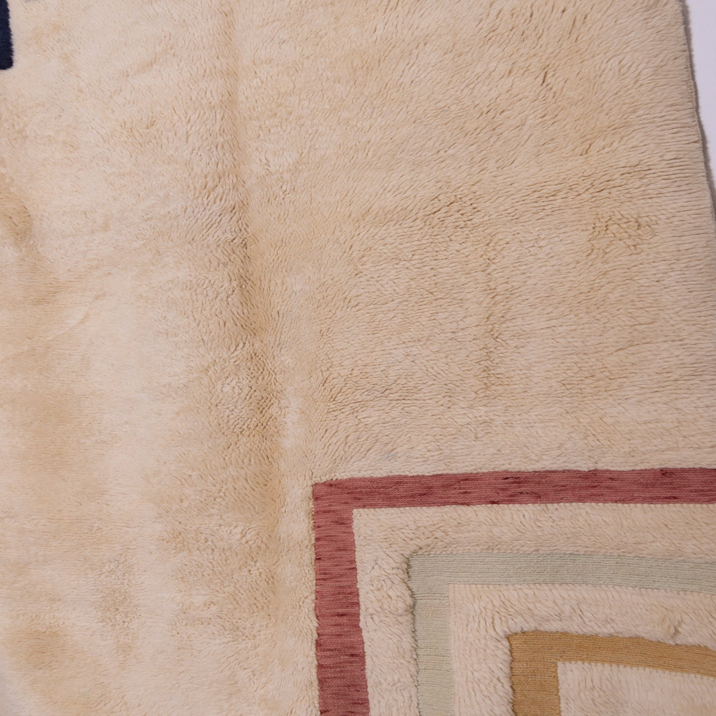 Handwoven Moroccan Mrirt Wool Rug – Minimalist Geometric Design