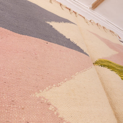 Colorful Akhnif Rug – Handwoven Moroccan Wool Flatweave with Geometric Zigzag Motif – Modern Tribal Tapestry in Orange, Green, Blush & Blue ; 8,04 ft / 4,76 ft