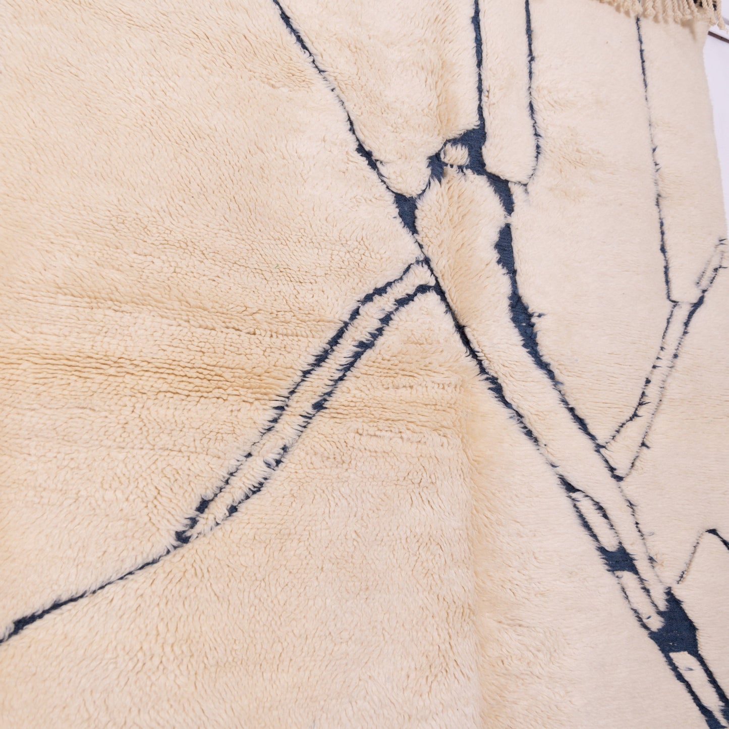 Handwoven Moroccan Wool Rug – Abstract Blue Line Art on Cream Background