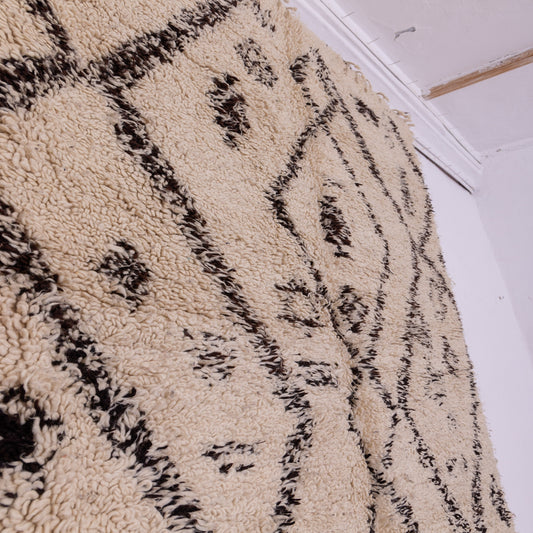 Vintage Moroccan Beni Ourain Rug – Handwoven Wool Berber Carpet – Geometric Diamond Pattern – Authentic Bohemian & Minimalist Decor