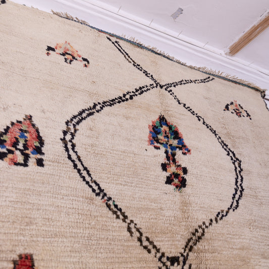 Nomadic Bloom” – Vintage Azilal Rug with Abstract Floral Motifs
