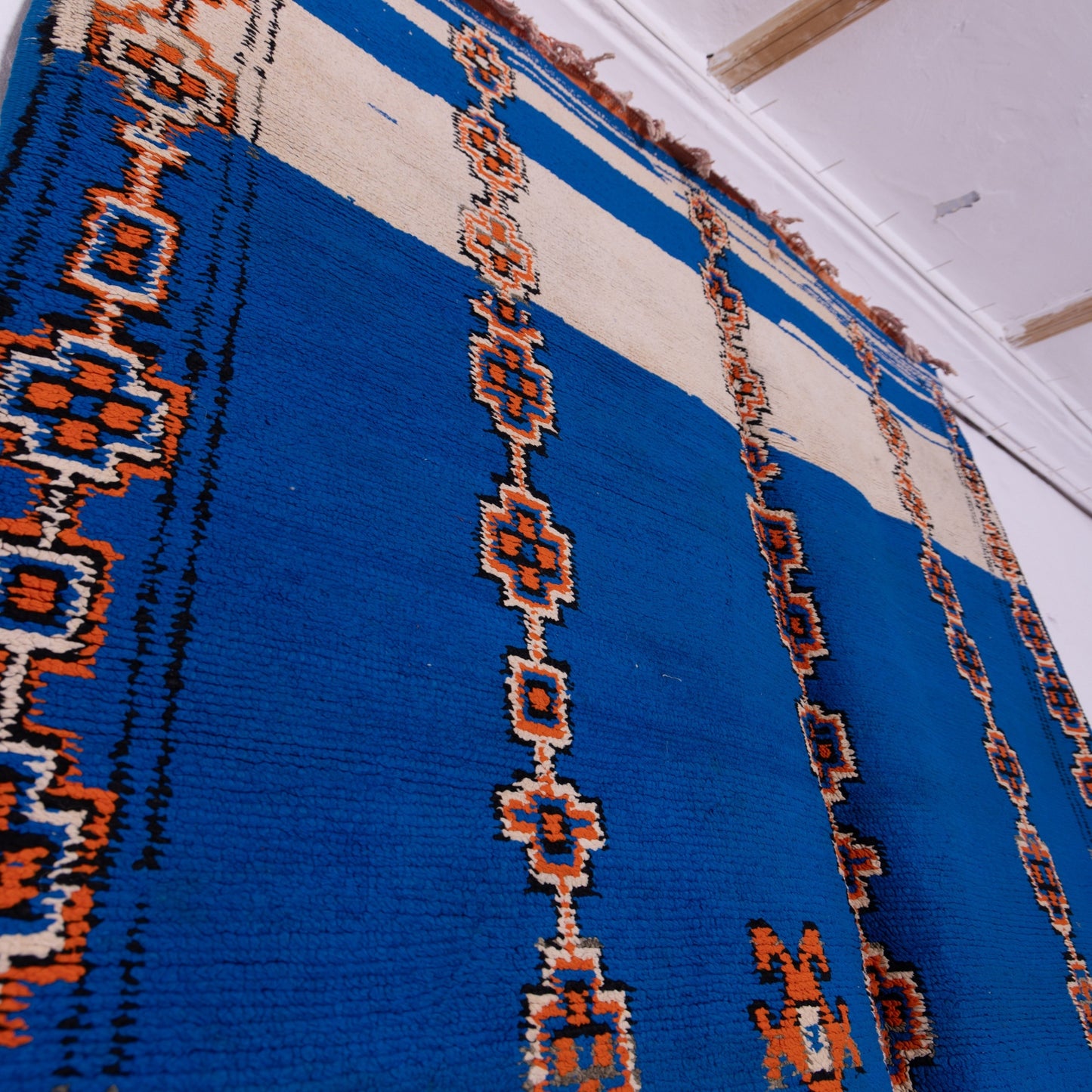 Vintage Moroccan Wool Rug – Bold Blue & Beige Tribal Berber Carpet – Handwoven Geometric Design