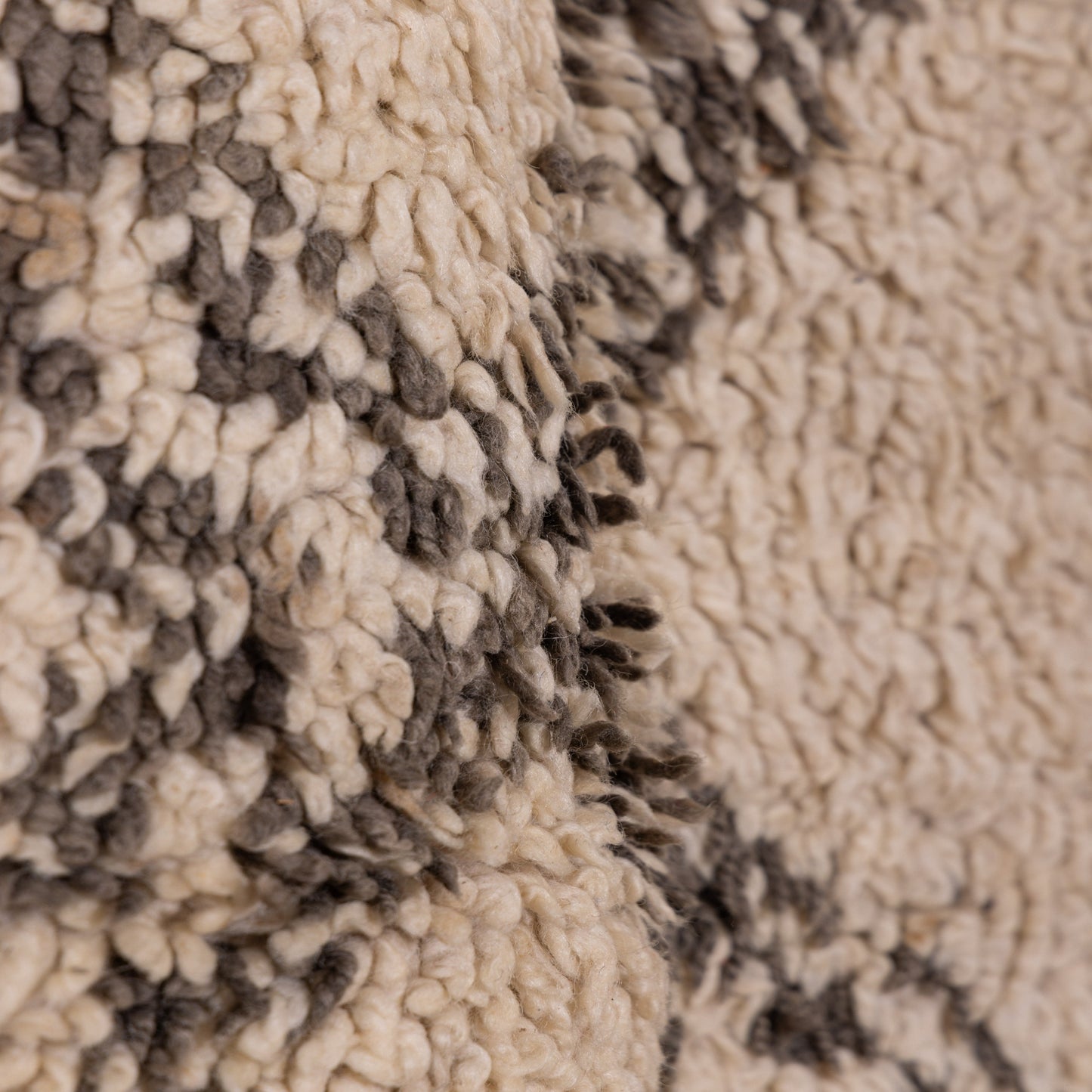 Vintage Moroccan Berber Rug – Handwoven Wool Carpet with Tribal Diamond Patterns ; 8,37 ft / 6,07 ft