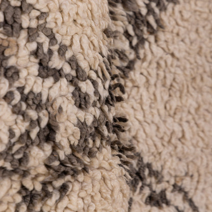 Vintage Moroccan Berber Rug – Handwoven Wool Carpet with Tribal Diamond Patterns ; 8,37 ft / 6,07 ft