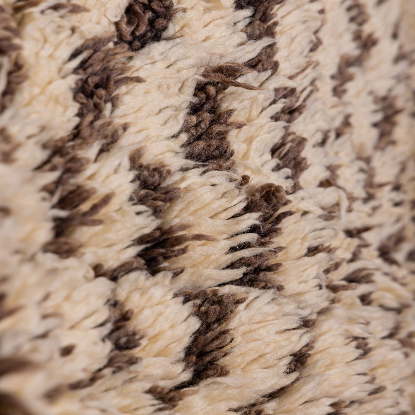 Vintage Moroccan Berber Rug – Handwoven Wool Carpet with Unique Checkerboard Pattern ; 8,53 ft  / 5,91 ft