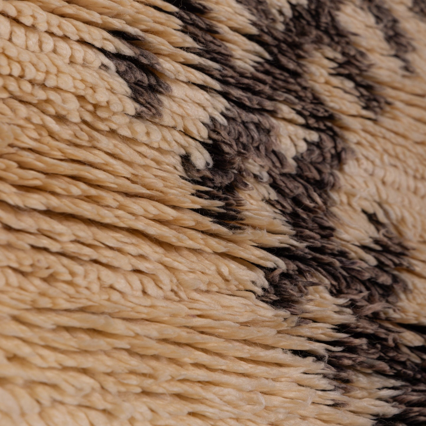 Vintage Beni Ourain Moroccan Rug | Handwoven Wool Berber Carpet with Bold Diamond Motif ; 9,35 ft / 6,07 ft