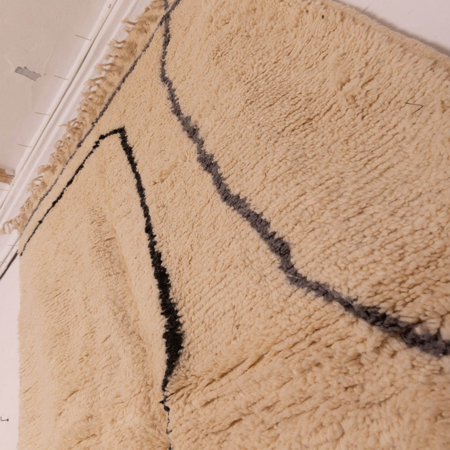 Minimalist Moroccan Wool Rug - Abstract Berber Line Art - Handwoven Neutral Azilal-Inspired Carpet
