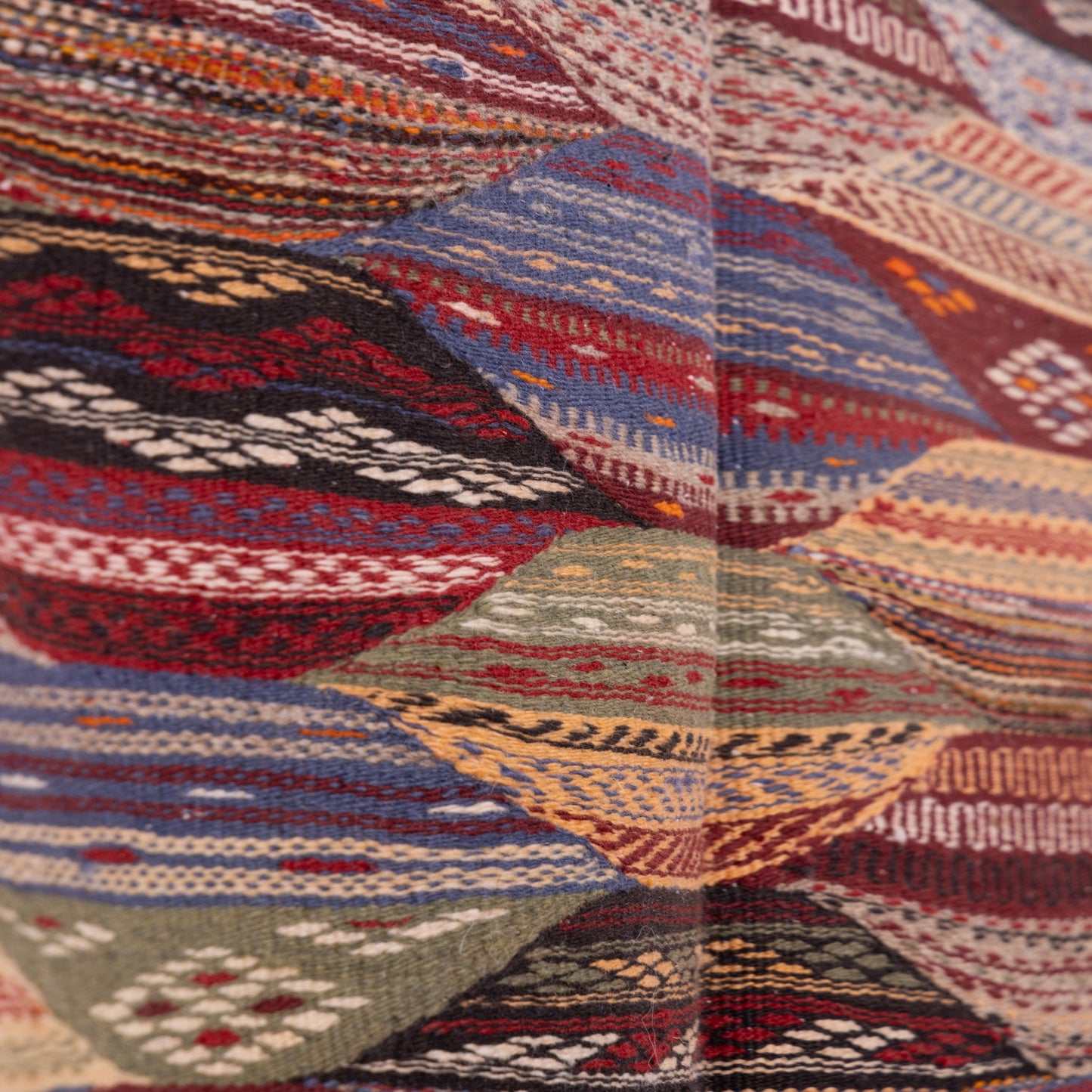 Handwoven Moroccan Akhnif Rug – Rich Geometric Patterns ; 4,92 ft / 3,61 ft