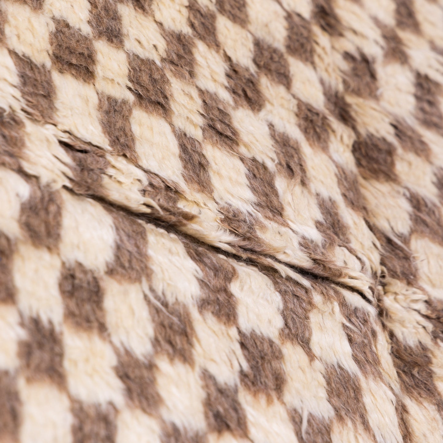 Handwoven Taznakht Moroccan Rug – 100% Wool Brown & Beige Checkerboard Carpet – Authentic Berber Craftsmanship – Geometric Minimalist Design ; 5,09 ft / 3,77 ft