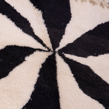 Handwoven Moroccan Wool Rug – Black & White Optical Spiral Design – Geometric Berber Carpet – Modern Minimalist Art Rug