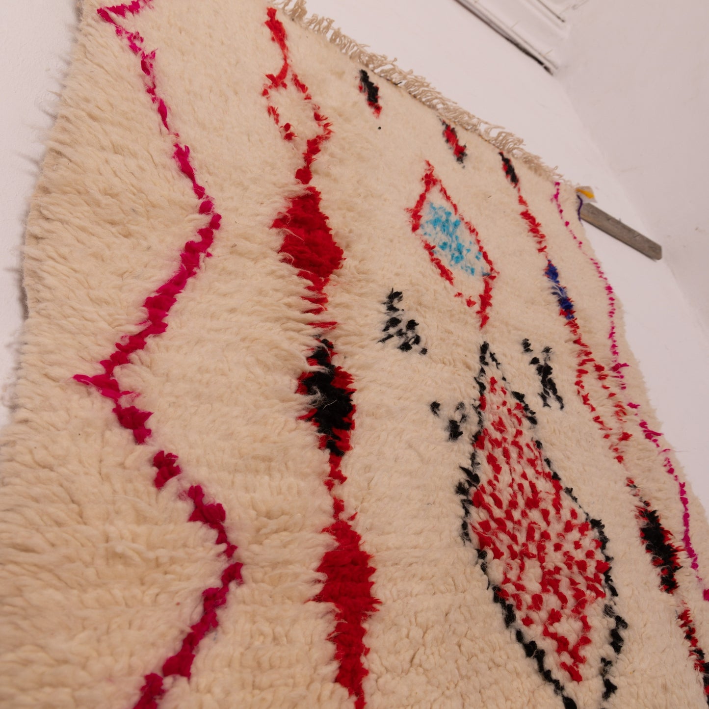 Small Azilal Rug - Vibrant Red & Blue Diamond Berber Design - Moroccan Handwoven Wool & Cotton Carpet