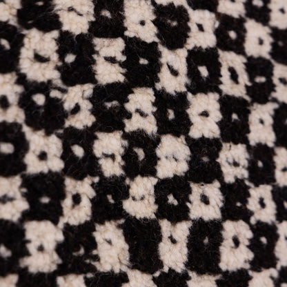 Handwoven Taznakht Moroccan Rug – Black & Beige Geometric Wool Blend Carpet – Authentic Berber Area Rug – 70% Wool, 30% Cotton – Boho & Minimalist Decor ;  8,20 ft / 5,09ft