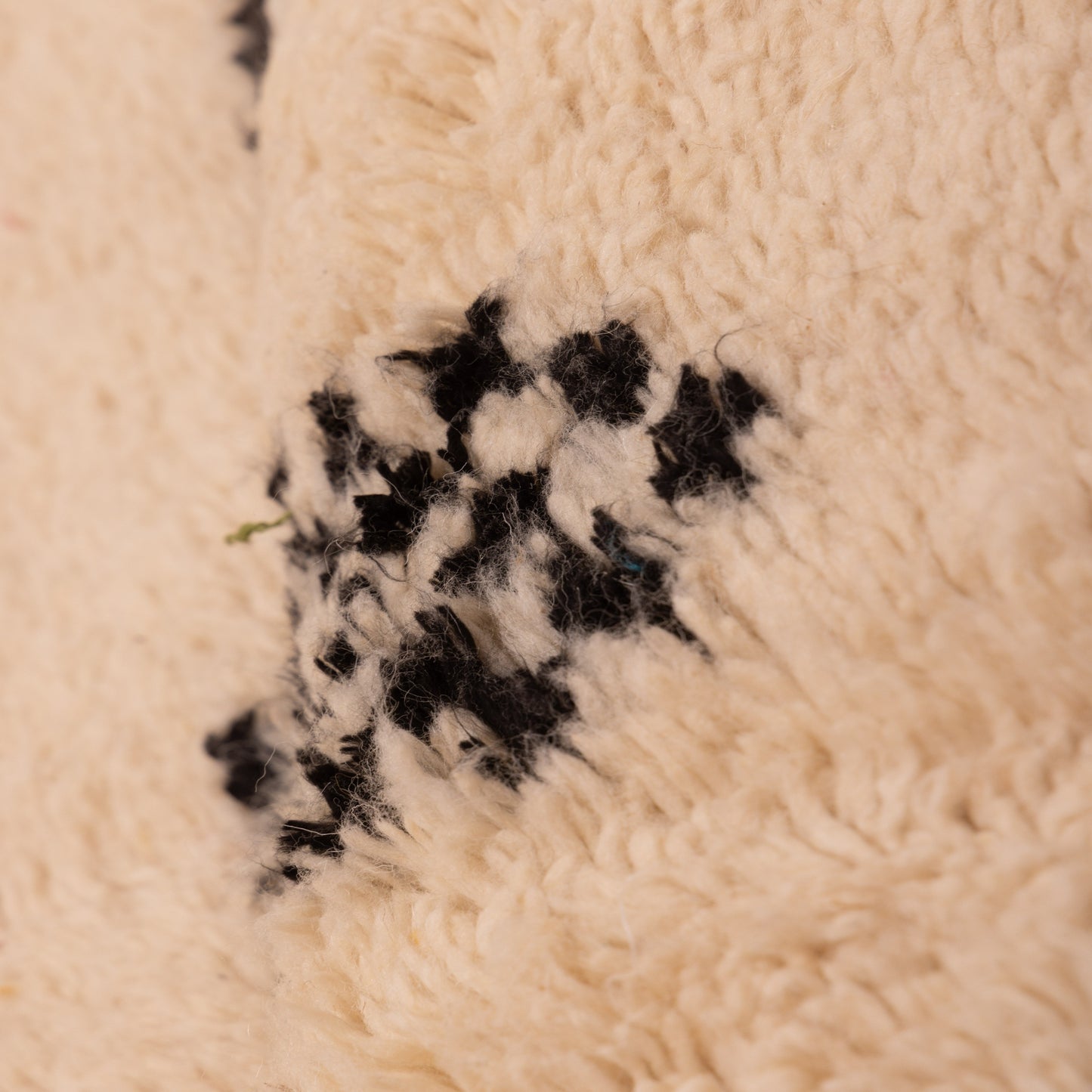 Neutral Black and White Azilal Rug - Handmade Moroccan Wool Berber Carpet - 80% Wool 20% Cotton - Minimalist Boho Decor