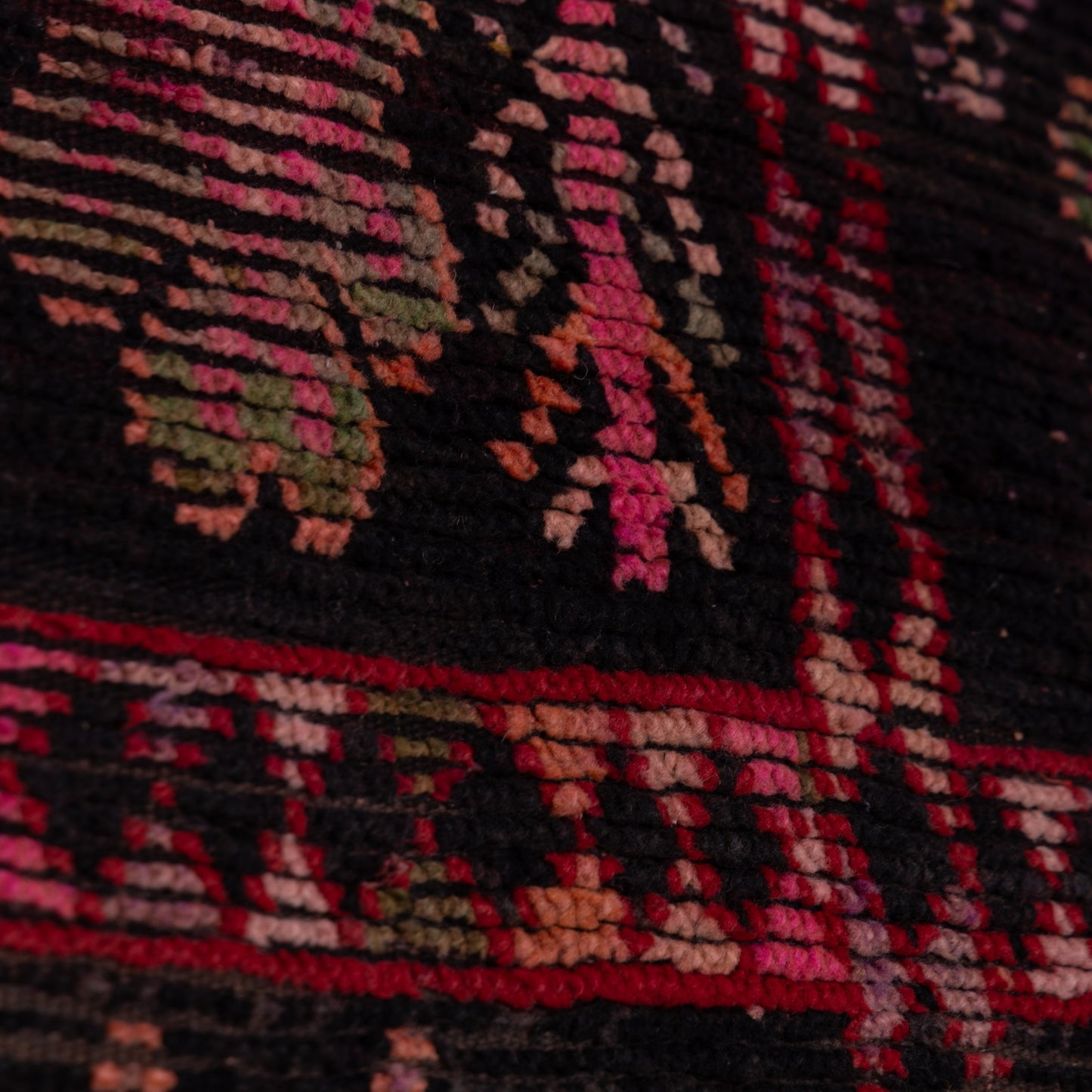 Vintage Moroccan Zemmour Rug – Handwoven Berber Wool Carpet – Black & Red Geometric Tribal Rug
