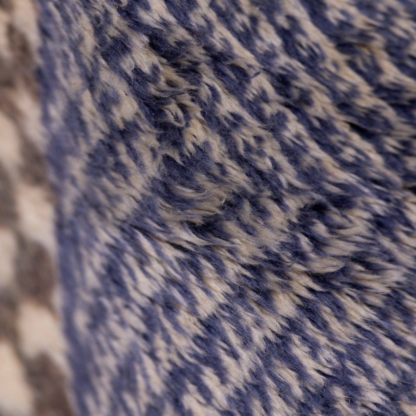 Handwoven Taznakht Moroccan Rug – 100% Wool Black & Blue Geometric Carpet – Authentic Berber Craftsmanship – High Atlas Artisan Weaving ;  8,86 ft / 5,09 ft