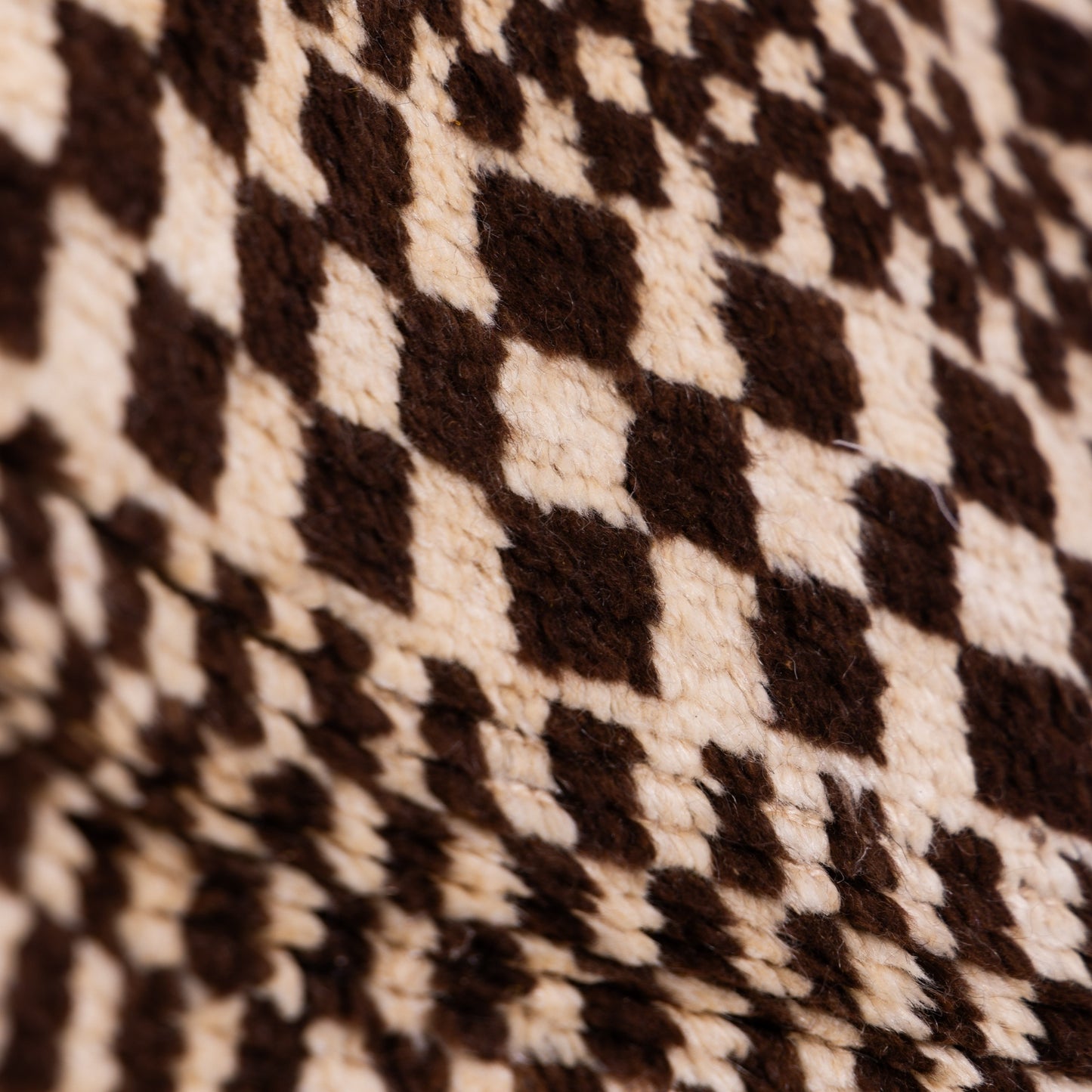 Handwoven Taznakht Moroccan Rug – Black & Beige Striped Checkerboard Wool Blend Carpet – 70% Wool, 30% Cotton – Authentic Berber Tribal Rug ; 8,53 ft / 4,43 ft