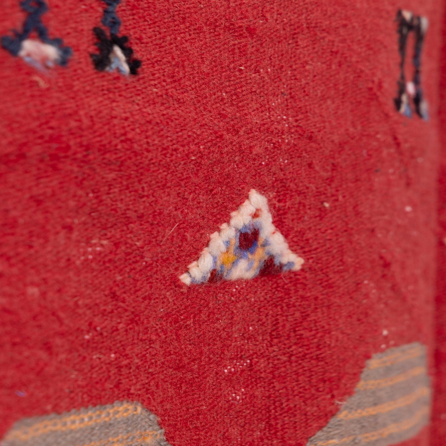 Handwoven Akhnif Moroccan Rug – Bold Red Berber Tapestry with Intricate Symbols ; 4,59 ft / 3,44 ft