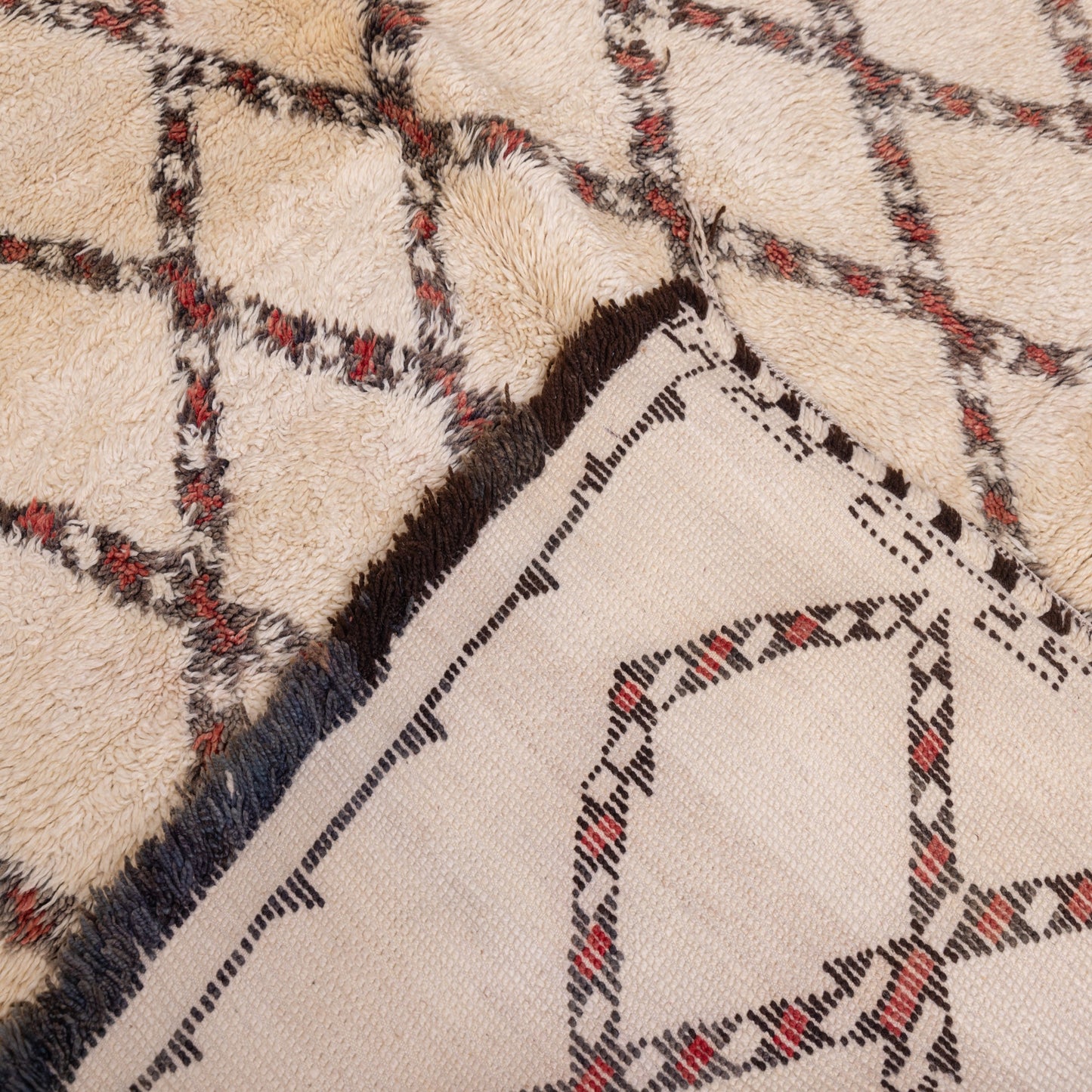 Vintage Moroccan Berber Rug – Handwoven Wool Carpet with Geometric Diamond Patterns ; 11,15 ft  /  6,23 ft