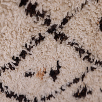 Handwoven Vintage Moroccan Berber Rug – Unique Wool Carpet with Tribal & Geometric Patterns ; 9,19 ft / 5,74 ft