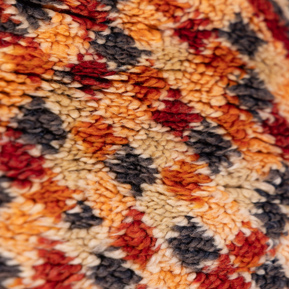 Vintage Boujad Rug – Handwoven Moroccan Wool Carpet with Geometric Diamond Patterns