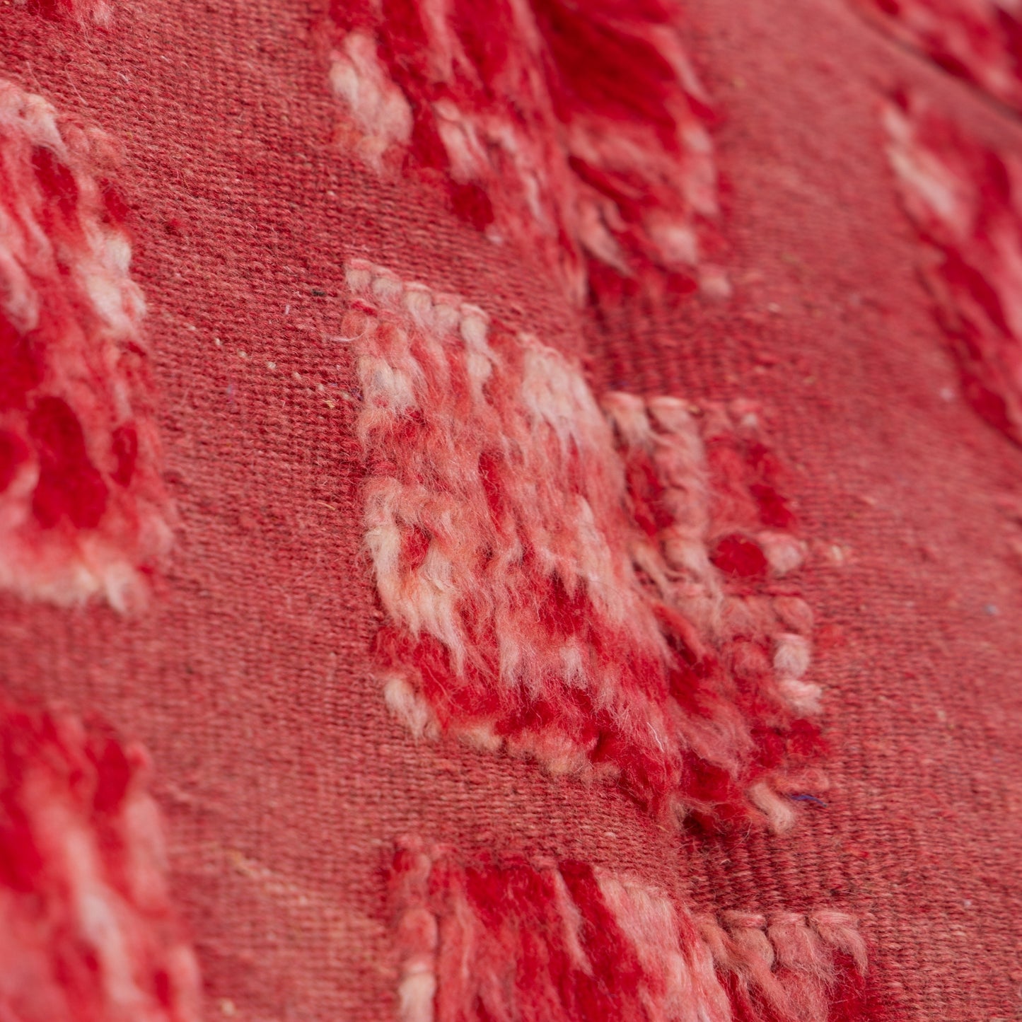 Handwoven Taznakht Moroccan Rug – 100% Wool Red & Beige Checkerboard Carpet – Authentic Berber Artisan Weaving – Warm Geometric Design ; 4,76 ft / 3,12 ft