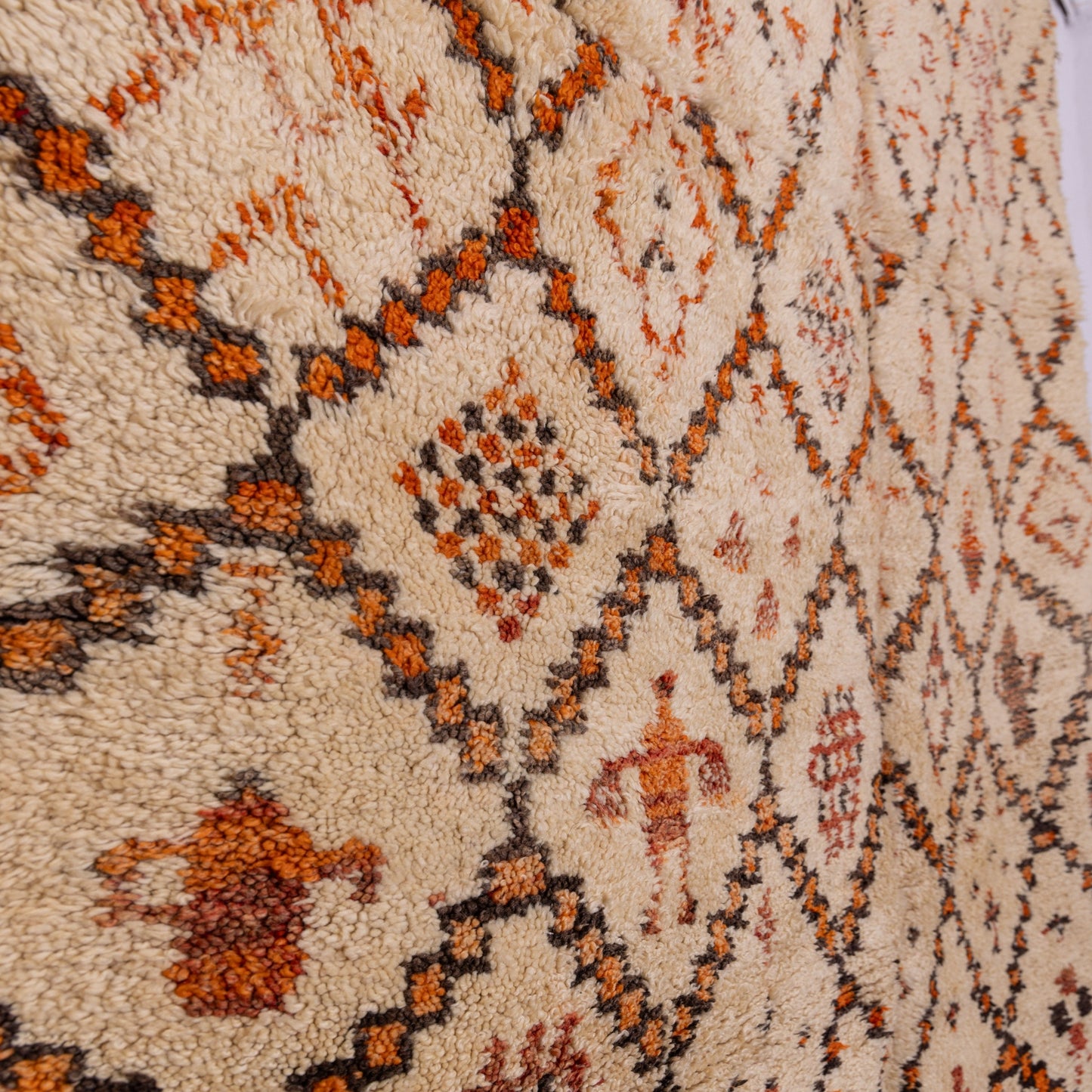 Vintage Moroccan Berber Rug – Handwoven Wool Carpet with Tribal Motifs ;  10,99 ft / 6,23 ft