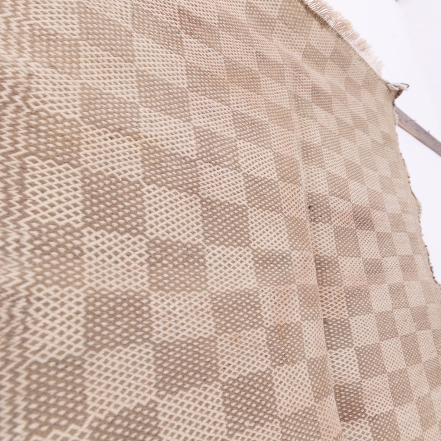 Handwoven Moroccan Akhnif Rug – Beige & Ivory Checkered Wool Rug ; 6,23 ft / 3,28 ft