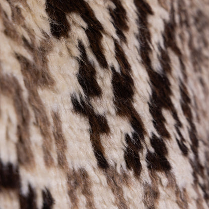 Handwoven Taznakht Moroccan Rug – 100% Wool Black & Beige Abstract Pattern – Authentic Berber Artisan Carpet – Unique Textured Design ; 8,37 ft / 5,25 ft