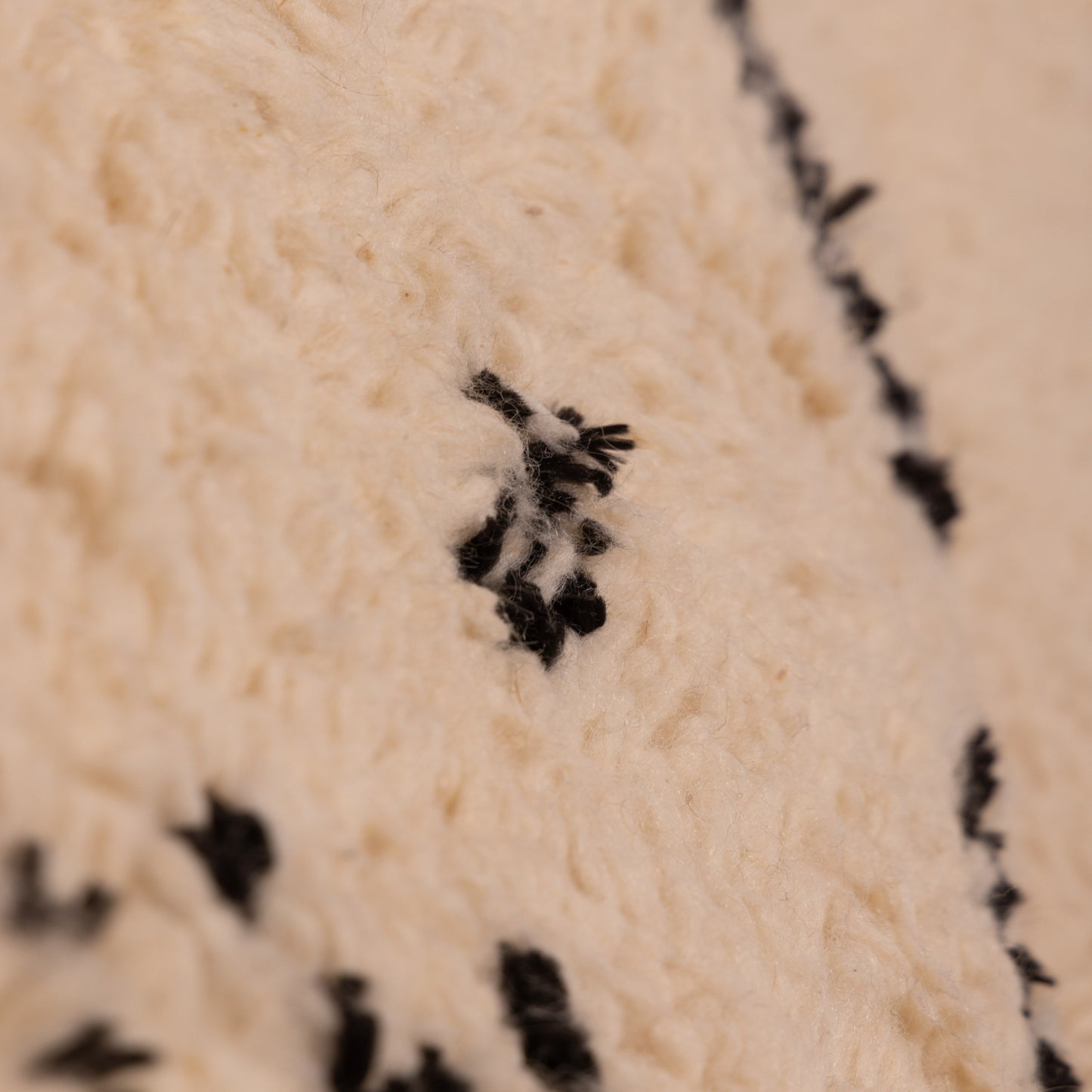 Handmade Azilal Rug - Moroccan Berber Wool & Cotton Carpet - Abstract Tribal Design - 80% Wool 20% Cotton