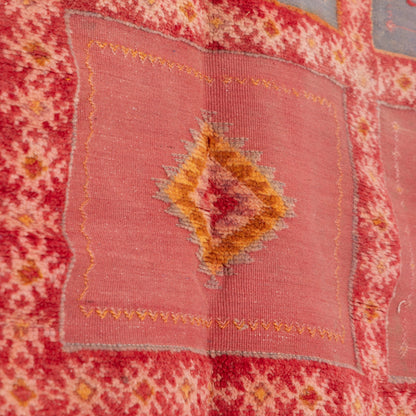 Handwoven Moroccan Akhnif Rug – Red & Blue Geometric Patchwork ; 7,87 ft /  5,25 ft