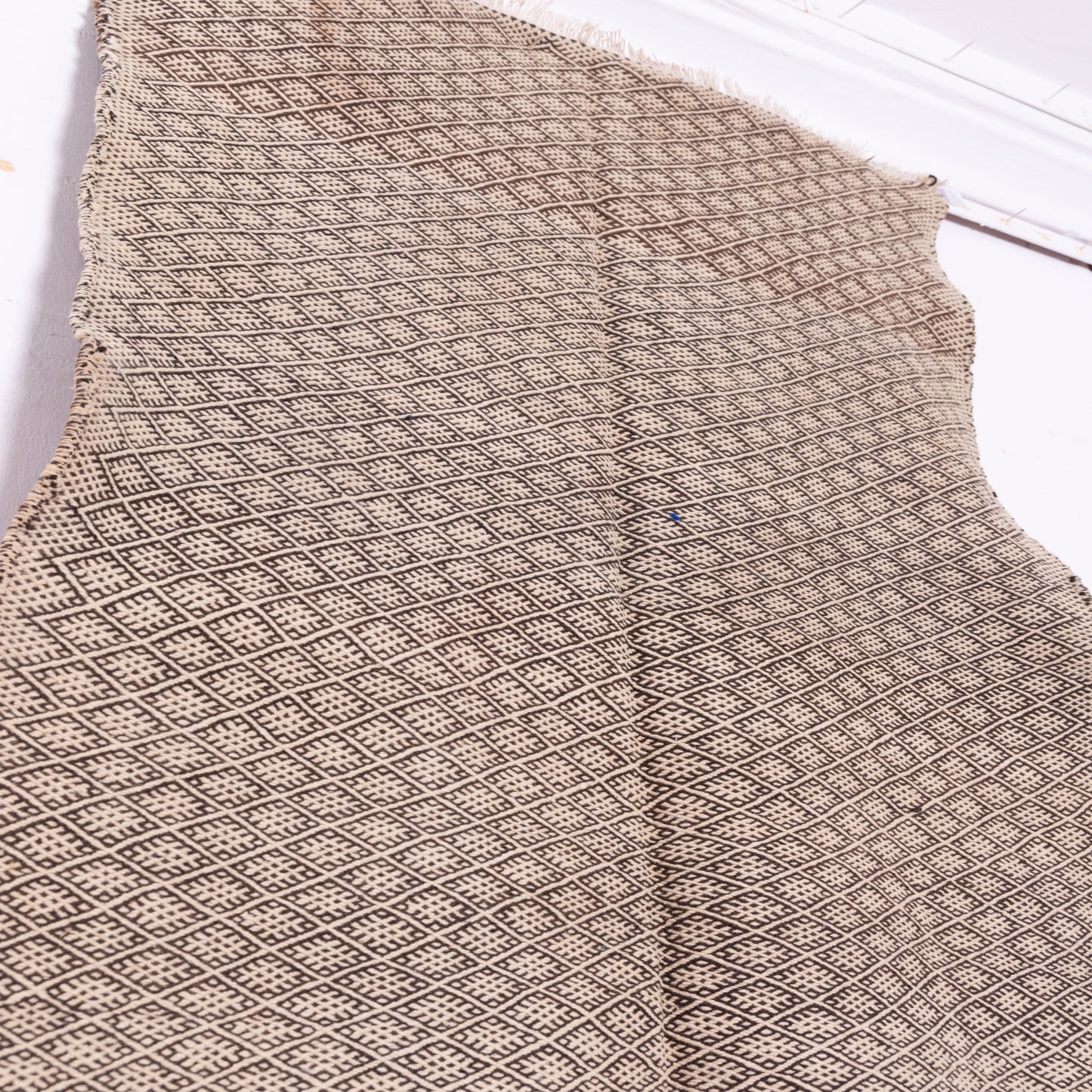 Handwoven Moroccan Akhnif Rug – Geometric Berber Diamond Weave ; 5,25 ft / 3,44 ft