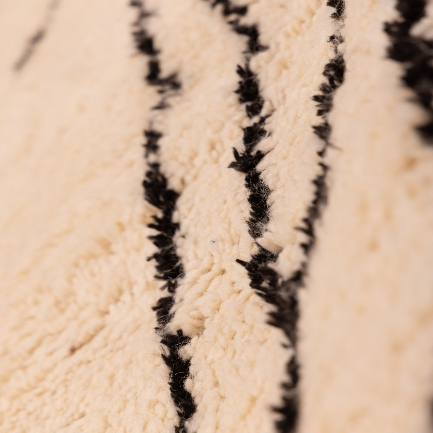 Monochrome Azilal Rug - 80% Wool 20% Cotton Moroccan Handmade - Minimalist Black & White Tribal Carpet
