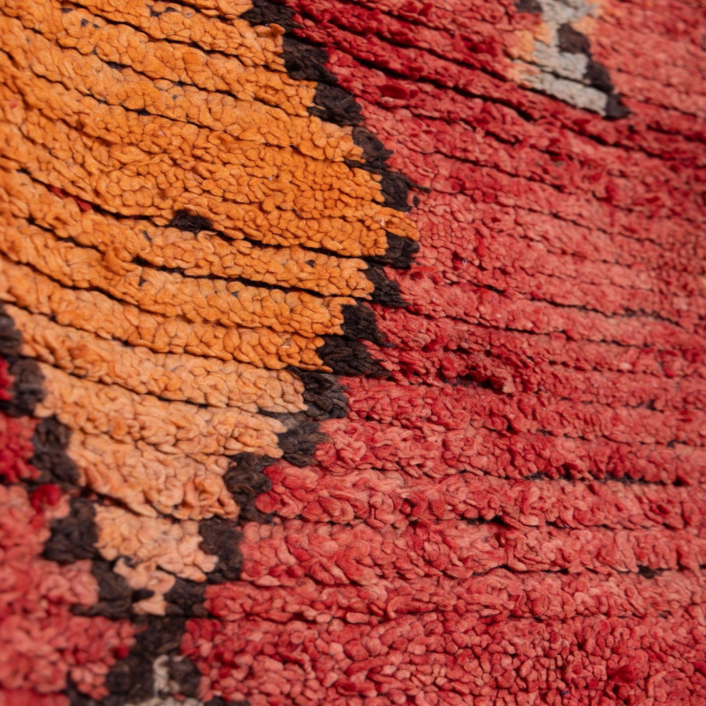 Vintage Moroccan Rehamna Rug – Handwoven Berber Carpet with Bold Geometric Patterns ; 10,01 ft / 5,74 ft