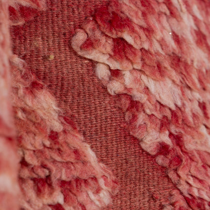 Handwoven Taznakht Moroccan Rug – 100% Wool Deep Red & Beige Zigzag Carpet – Authentic Berber Design – High Atlas Artisan Craftsmanship ; 7,05 ft / 3,94 ft