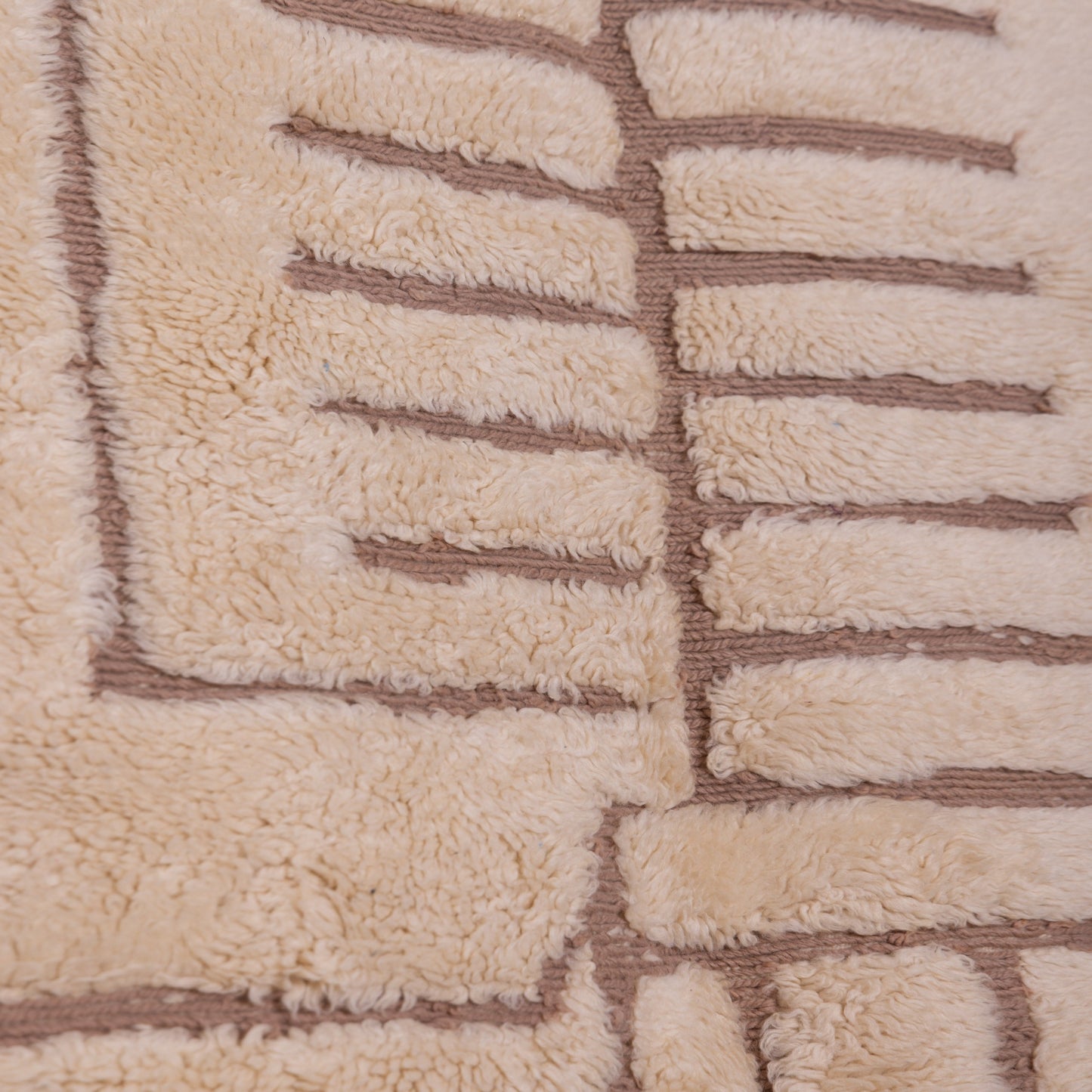 Handwoven Moroccan Wool Rug – Modern Geometric Line Pattern on Cream Background