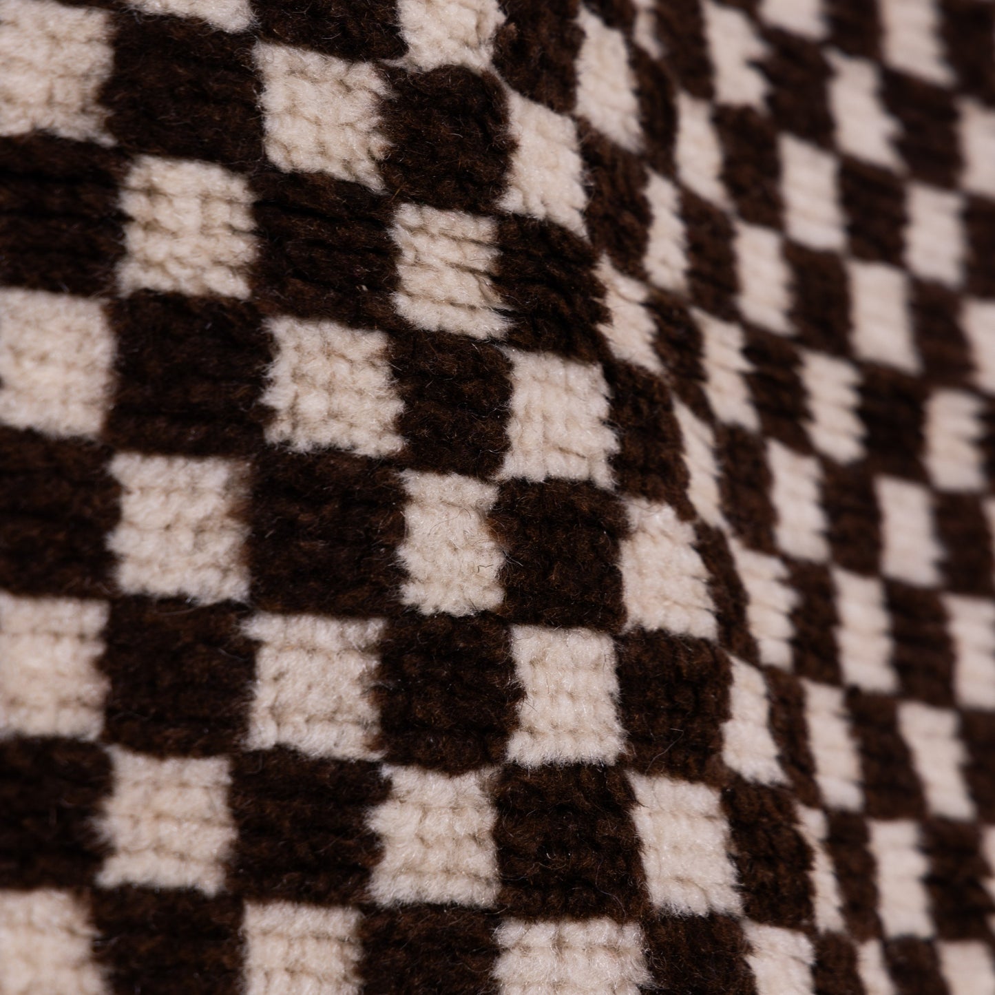 Handwoven Taznakht Moroccan Rug – Black & Beige Checkerboard Wool Blend Carpet – 70% Wool, 30% Cotton – Authentic Berber Rug for Modern & Boho Homes ; 10,66 ft / 6,40 ft