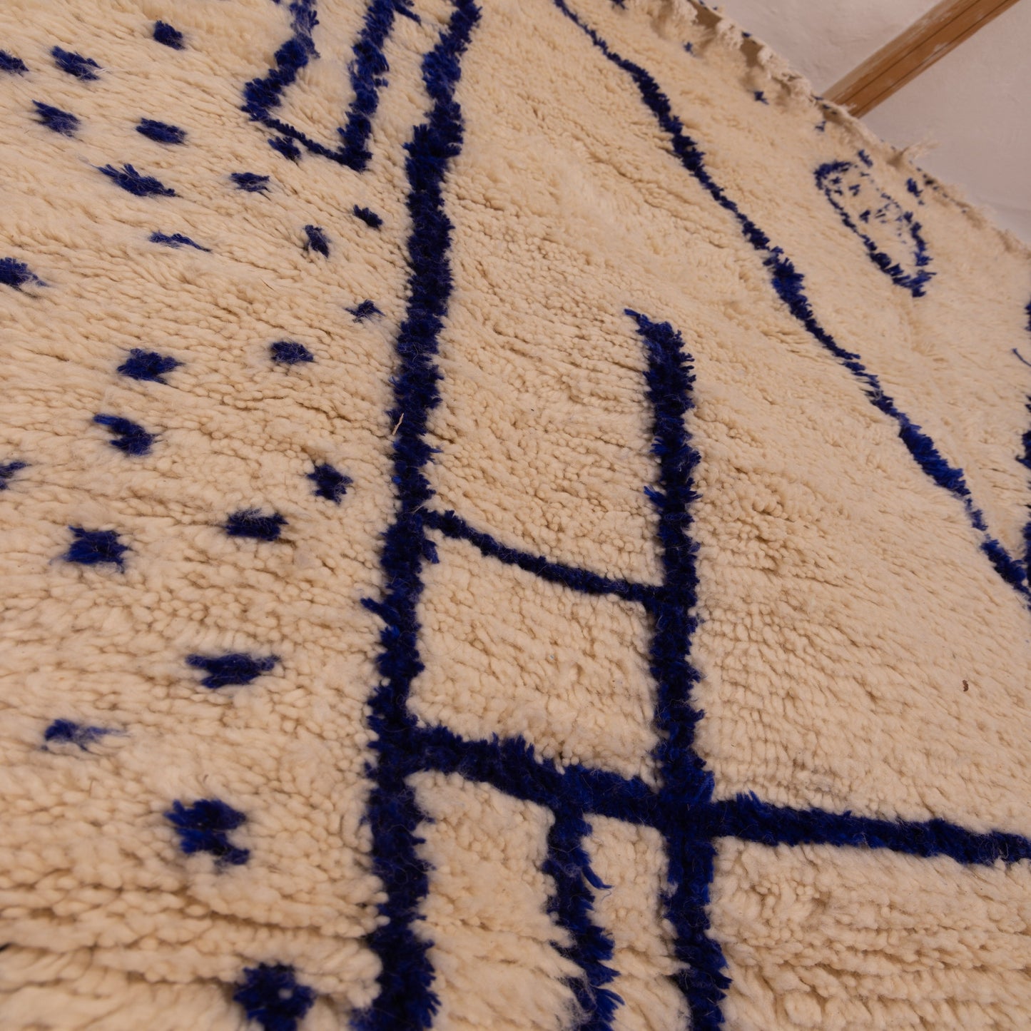 Contemporary Azilal Rug - Moroccan Blue Line Berber Carpet - 80% Wool 20% Cotton - Abstract Boho Decor
