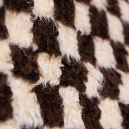 Handwoven Taznakht Moroccan Rug – 100% Wool Black & White Checkerboard Carpet – Authentic Berber Artisan Craft – Minimalist Geometric Design ; 6,89 ft / 3,61 ft