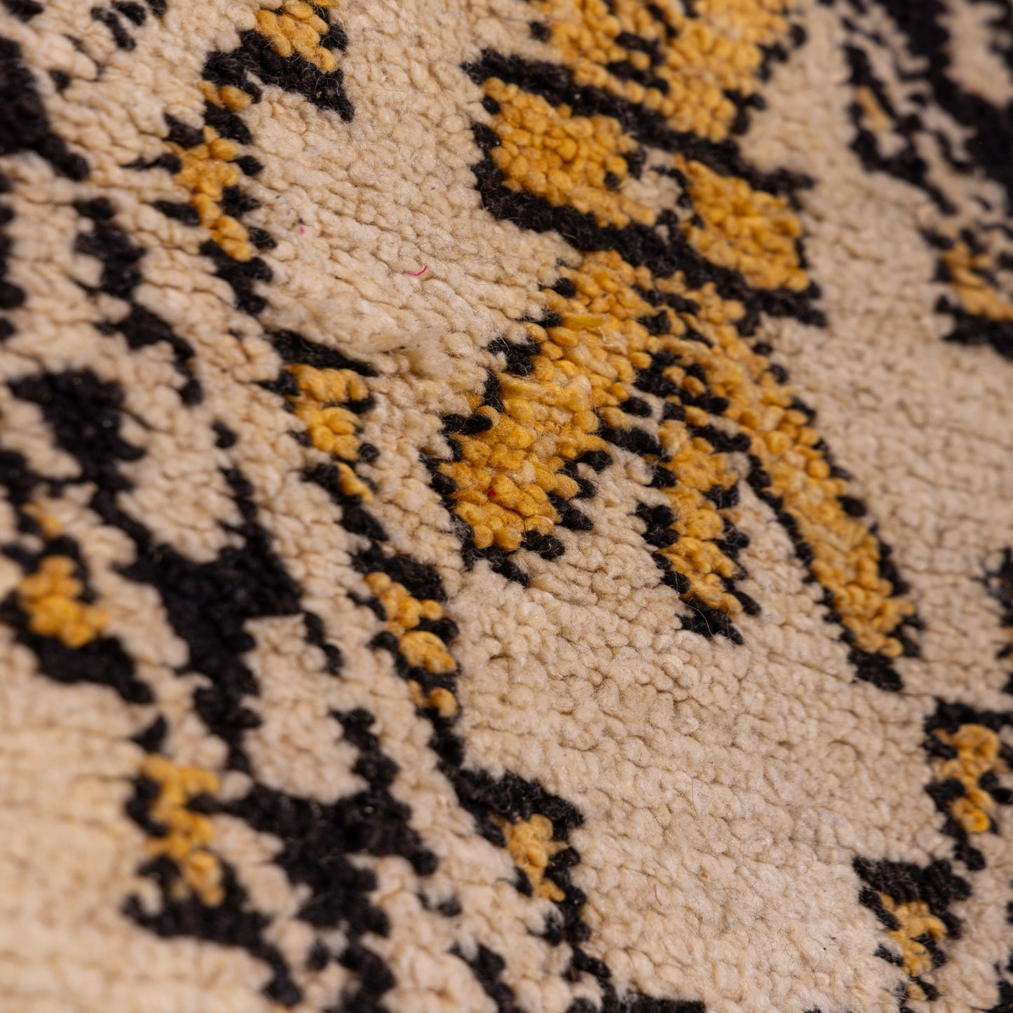 Vintage Moroccan Berber Rug – Handwoven Wool with Intricate Tribal Motifs ; 8,53 ft /  6,40 ft