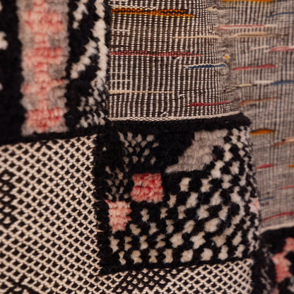 Handwoven Akhnif Rug – Moroccan Berber Artistry in Black & Beige ;  5,25 ft / 3,61 ft