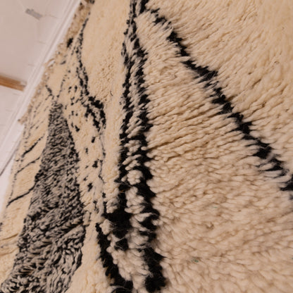 Modern Black & White Azilal Rug - Abstract Tribal Art - Handmade Moroccan Wool & Cotton - Minimalist Berber Decor