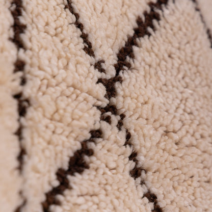 Authentic Moroccan Beni Ourain Rug | Handwoven Wool Berber Carpet with Diamond Grid & Framed Border ;  8,53 ft / 5,58 ft