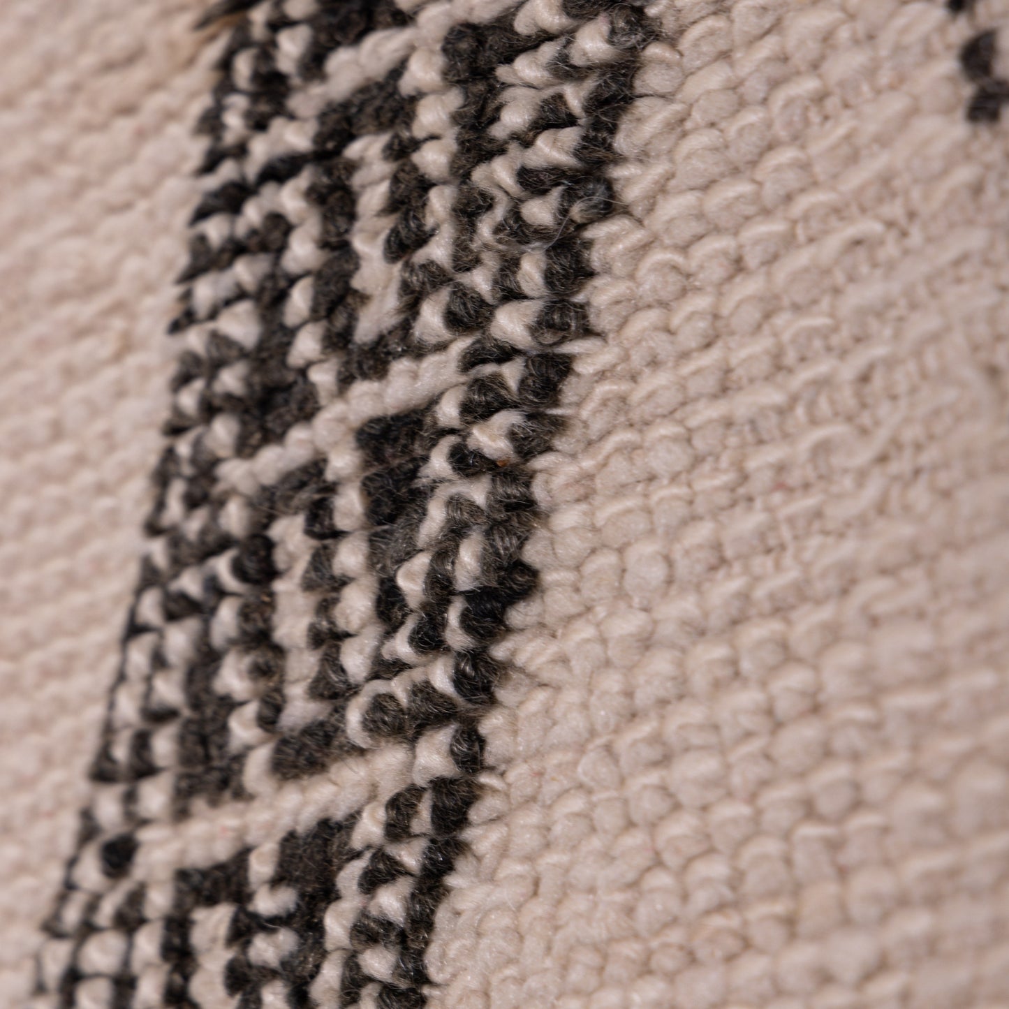 Handwoven Moroccan Beni Ourain Rug – Authentic Wool Berber Carpet – Geometric Diamond Design – Minimalist & Boho Home Decor ;  7,55 ft  / 5,74 ft