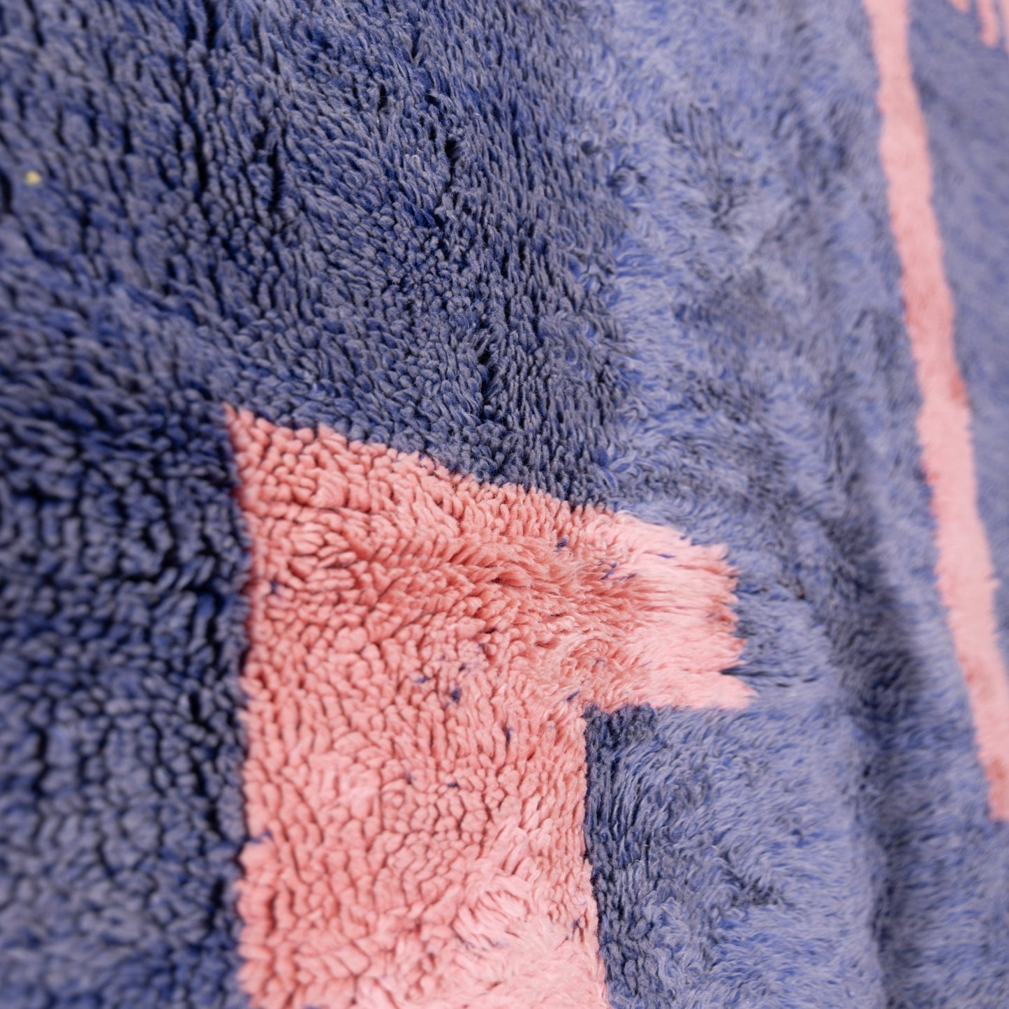 Handmade Mrirt Rug – 100% Wool Moroccan Berber Carpet – Blue & Pink Abstract Wool Rug – Modern Bohemian & Contemporary Home Decor