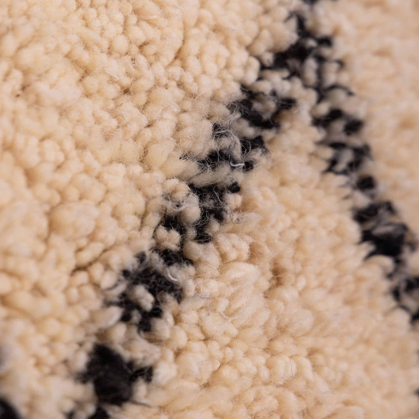 Handwoven Moroccan Berber Rug – Diamond Pattern in Natural Wool ; 8,69 ft  / 5,91 ft