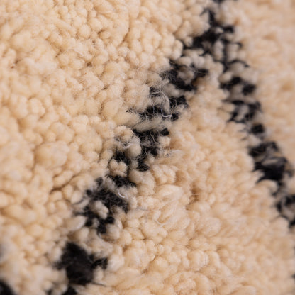 Handwoven Moroccan Berber Rug – Diamond Pattern in Natural Wool ; 8,69 ft  / 5,91 ft