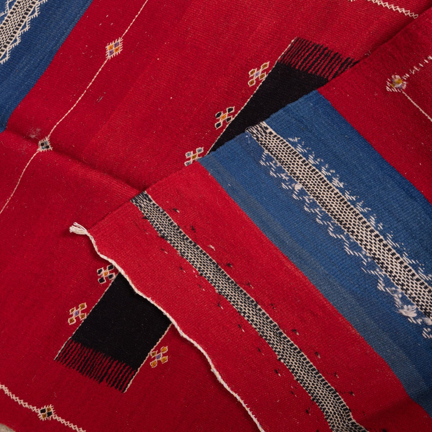 Handwoven Moroccan Akhnif Rug – Bold Berber Wool & Cotton Carpet
